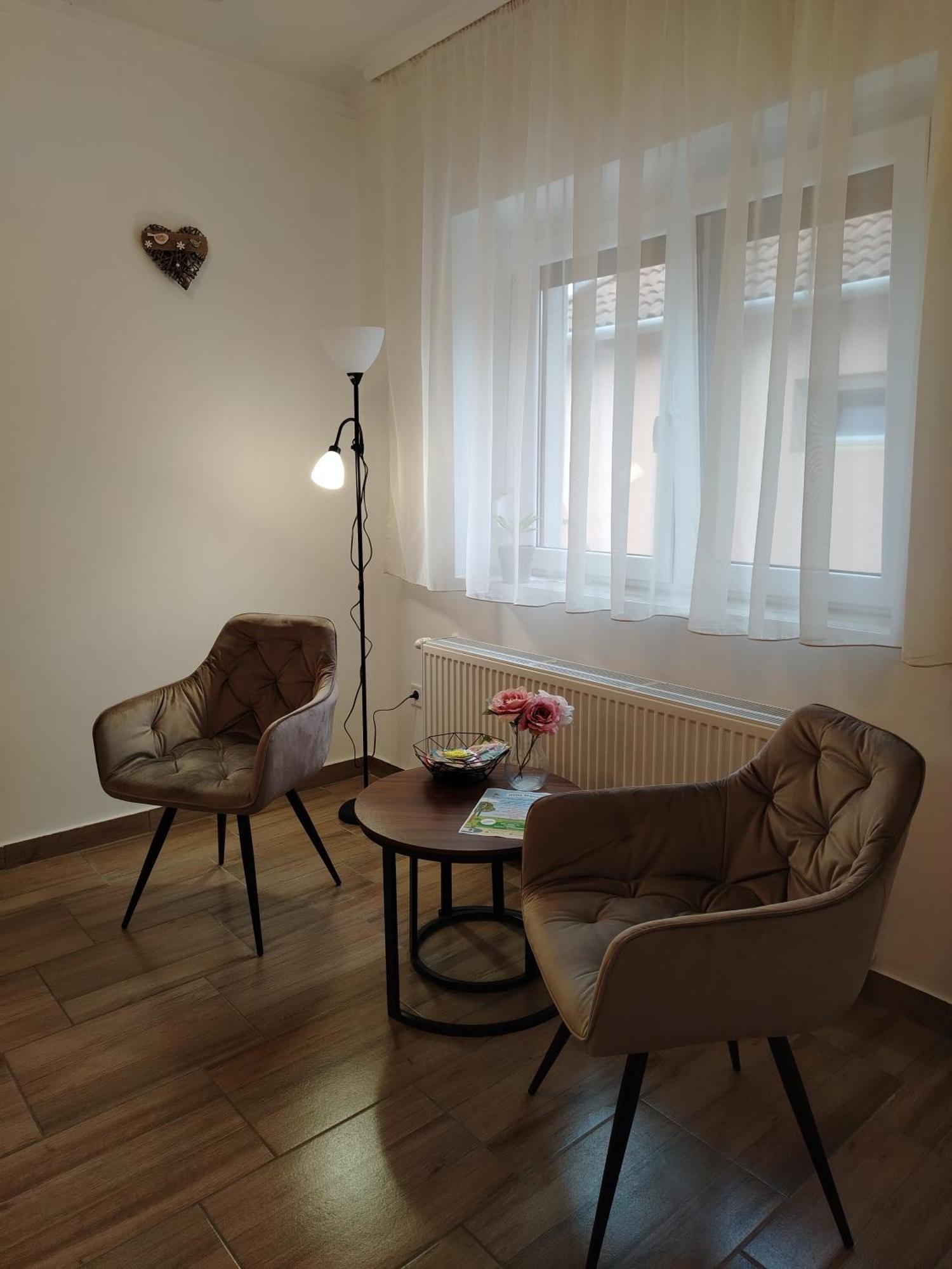 Kaptarko Apartmanhaz แดมเยน ภายนอก รูปภาพ