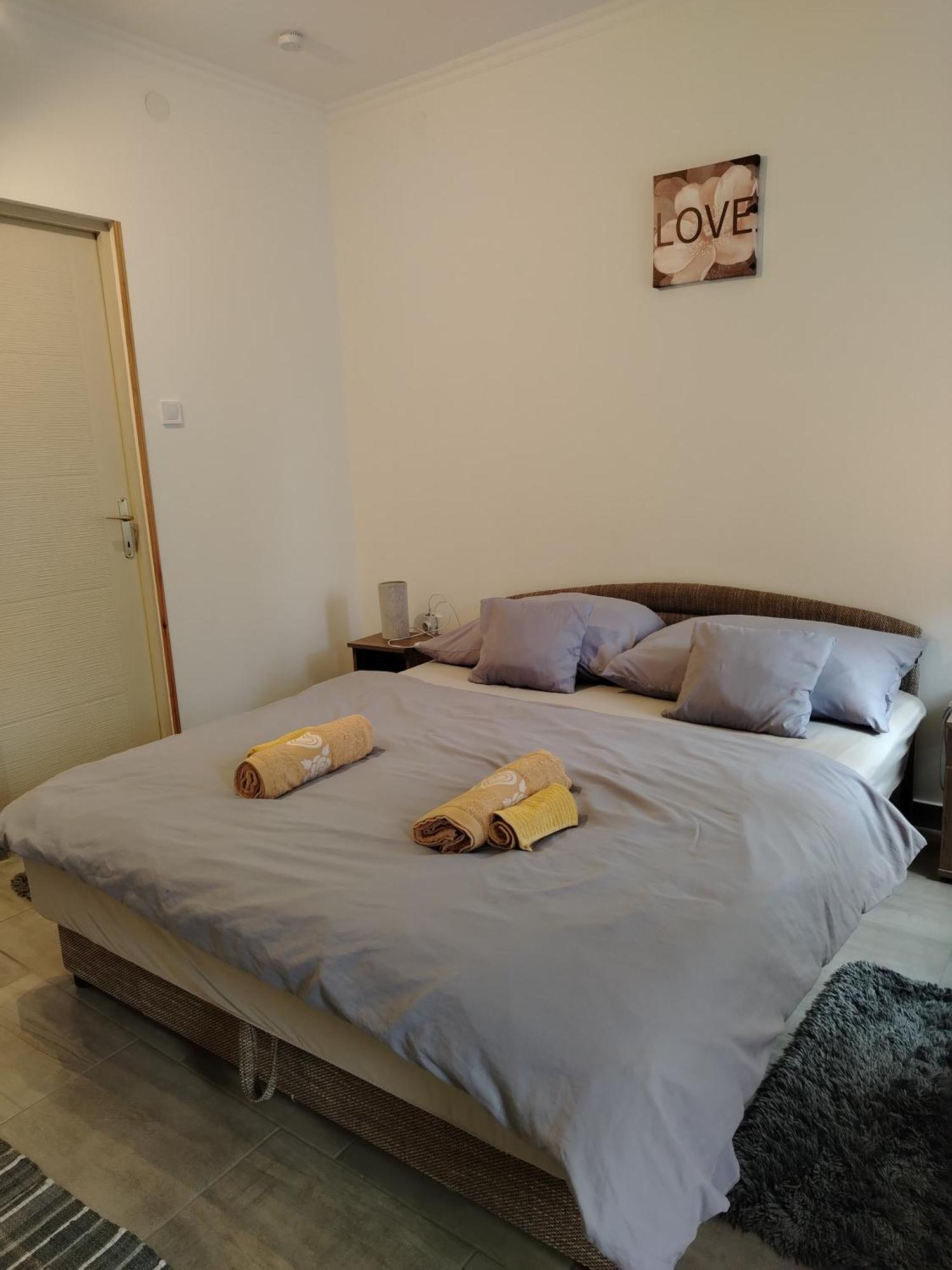 Kaptarko Apartmanhaz แดมเยน ภายนอก รูปภาพ